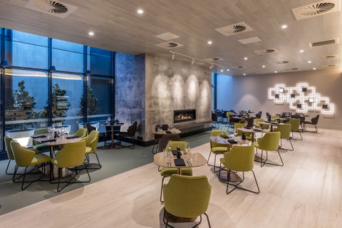 Deco Hotel Canberra - Whitsundays Accommodation 5