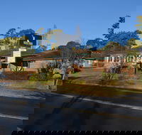 Deer Park Motor Inn Armidale - Whitsundays Accommodation