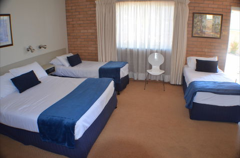 Deer Park Motor Inn Armidale - Whitsundays Accommodation 2