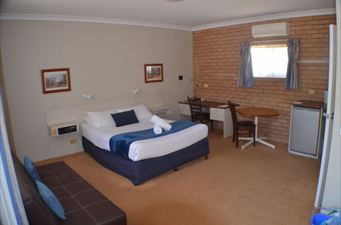 Deer Park Motor Inn Armidale - Whitsundays Accommodation 4