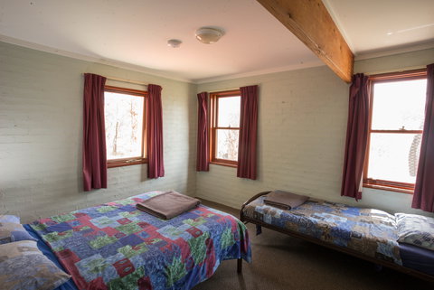 Hawkesbury Heights YHA - Whitsundays Accommodation 8
