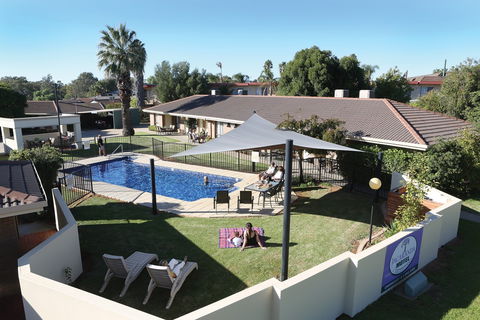 Jacaranda Motel And Holiday Units - Whitsundays Accommodation 0