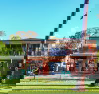 Kingfisher Lakehouse - Whitsundays Accommodation