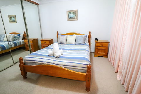 Kingfisher Lakehouse - Whitsundays Accommodation 2