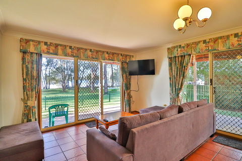 Kingfisher Lakehouse - Whitsundays Accommodation 5