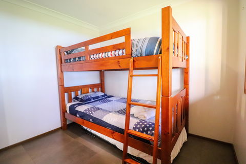 Kingfisher Lakehouse - Whitsundays Accommodation 7