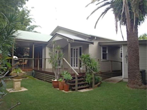 MacNicol Cottage - Whitsundays Accommodation 0