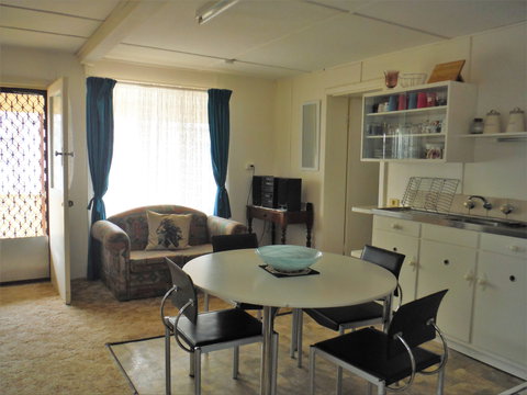 Polly's Shack - Whitsundays Accommodation 1