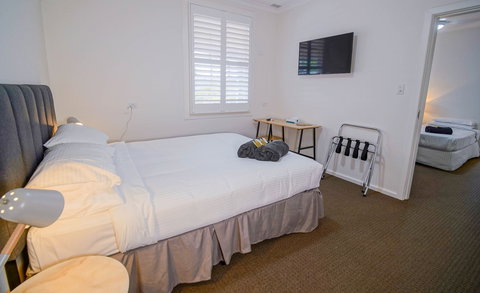 The Platypus Accommodation And Cafe - Whitsundays Accommodation 3