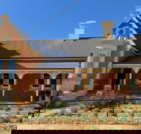 The Monarch Tumut - Whitsundays Accommodation