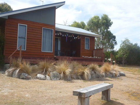 Yakkalla Holiday Cottage - Whitsundays Accommodation 0
