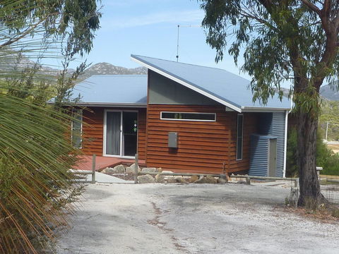 Yakkalla Holiday Cottage - Whitsundays Accommodation 2