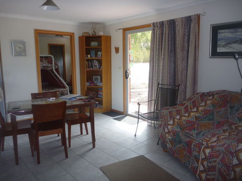 Yakkalla Holiday Cottage - Whitsundays Accommodation 3