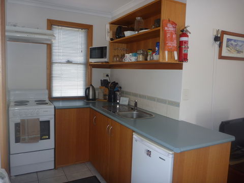 Yakkalla Holiday Cottage - Whitsundays Accommodation 4