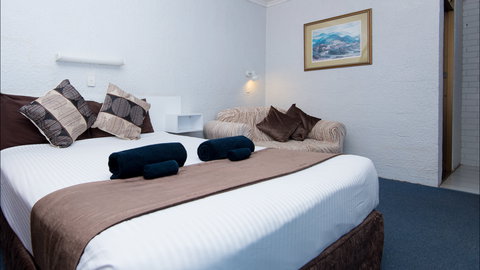 Abajaz Motor Inn - Whitsundays Accommodation 0