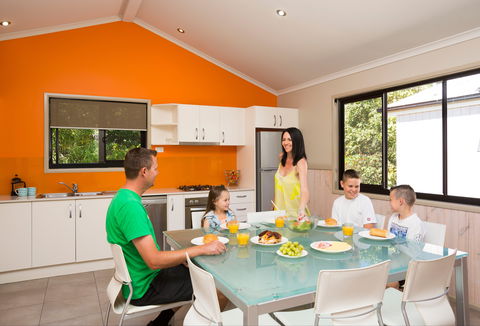 Burleigh Beach Tourist Park - Whitsundays Accommodation 0