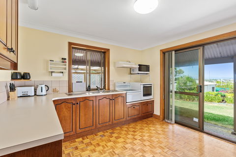 Century21 SouthCoast: Reef & Vines Port Noarlunga - Whitsundays Accommodation 2