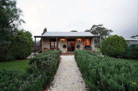 Enerby Farm Cottage - Whitsundays Accommodation 1