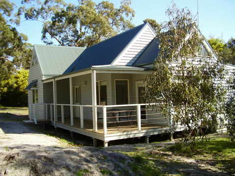 Hooked Inn Cottages - Whitsundays Accommodation 0