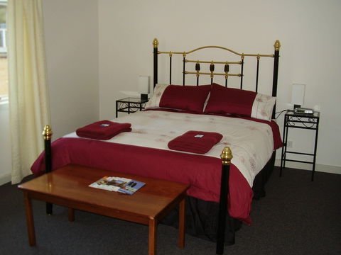Hooked Inn Cottages - Whitsundays Accommodation 2