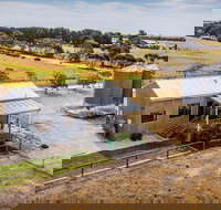 Redwing Farm Barn - Whitsundays Accommodation