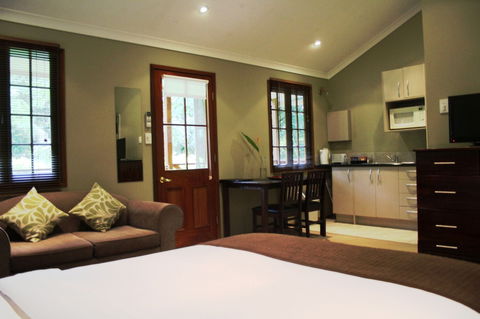 Sunshine Valley Cottages - Whitsundays Accommodation 1