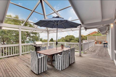 Views On Court - Whitsundays Accommodation 0