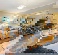 Blue Moon Cottages - Whitsundays Accommodation