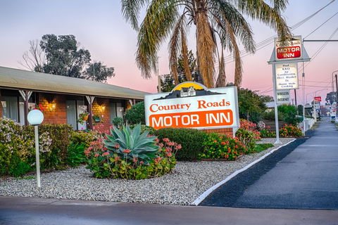 Country Roads Motor Inn - Whitsundays Accommodation 0