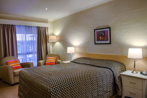 Country Roads Motor Inn - Whitsundays Accommodation 2