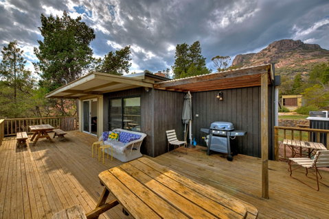 Cove Cottage - Whitsundays Accommodation 1