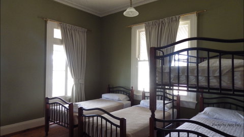 Eddy's Of Canowindra - Whitsundays Accommodation 1
