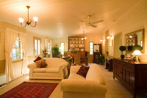 Evelyn Homestead - Whitsundays Accommodation 1