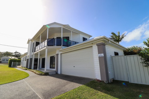 Flexi Five- Belmont - Whitsundays Accommodation 0