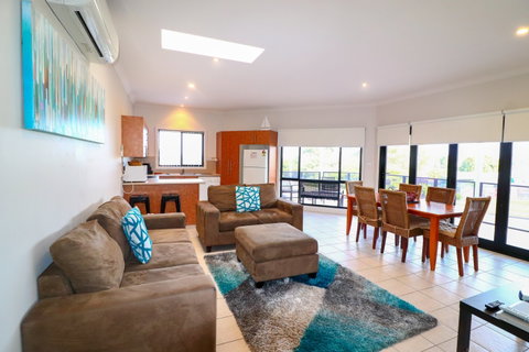 Flexi Five- Belmont - Whitsundays Accommodation 1