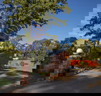 Golden Country Motel and Caravan Park - Whitsundays Accommodation