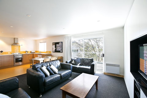 Les Chalets - Whitsundays Accommodation 1