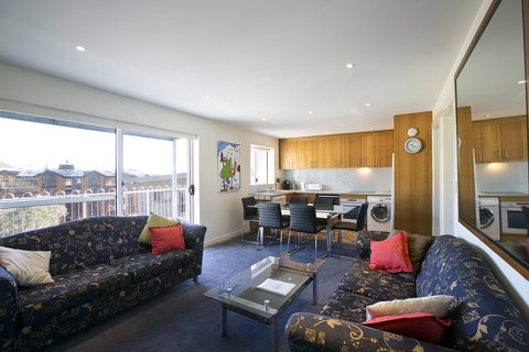 Les Chalets - Whitsundays Accommodation 2