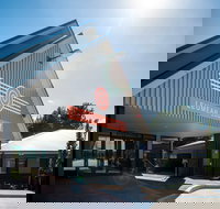 Leumeah Lodge - Whitsundays Accommodation