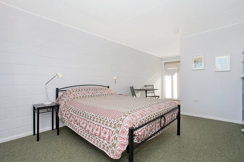 Peterborough House & Motel - Whitsundays Accommodation 1