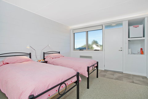 Peterborough House & Motel - Whitsundays Accommodation 2