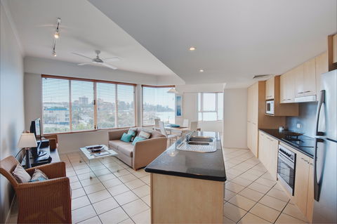 Rolling Surf Resort - Whitsundays Accommodation 2