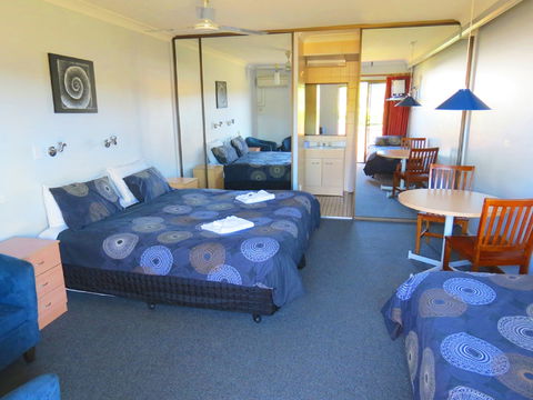 Sisleys Motel - Whitsundays Accommodation 0