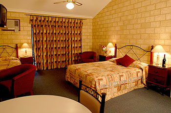 Karri Forest Motel & Restaurant - Whitsundays Accommodation 3