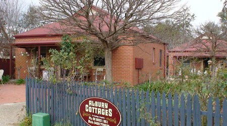 Albury Cottages - Whitsundays Accommodation 0