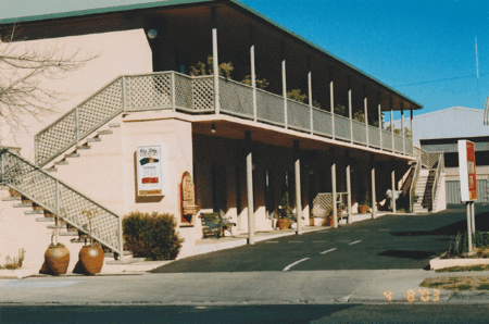 New England Motor Inn - Whitsundays Accommodation