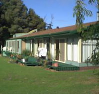 Jenny's Lake Farm BB - Whitsundays Accommodation
