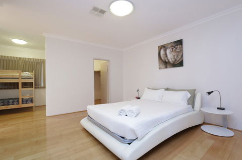 Antonas Verandah Apartments - Whitsundays Accommodation 5