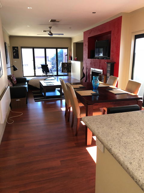Alpine Country Cottages - Studio Seven - Whitsundays Accommodation 2