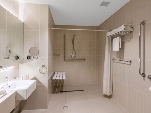 Best Western Plus Hotel Diana - Whitsundays Accommodation 2
